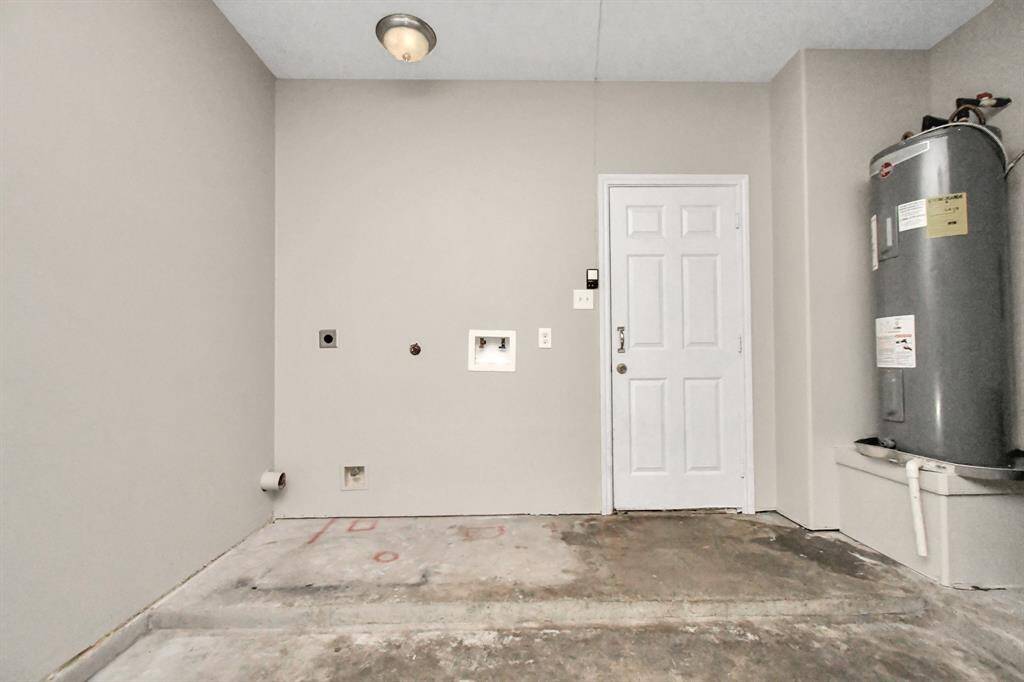Washer/Dryer INCLUDED, just not installed during photoshoot