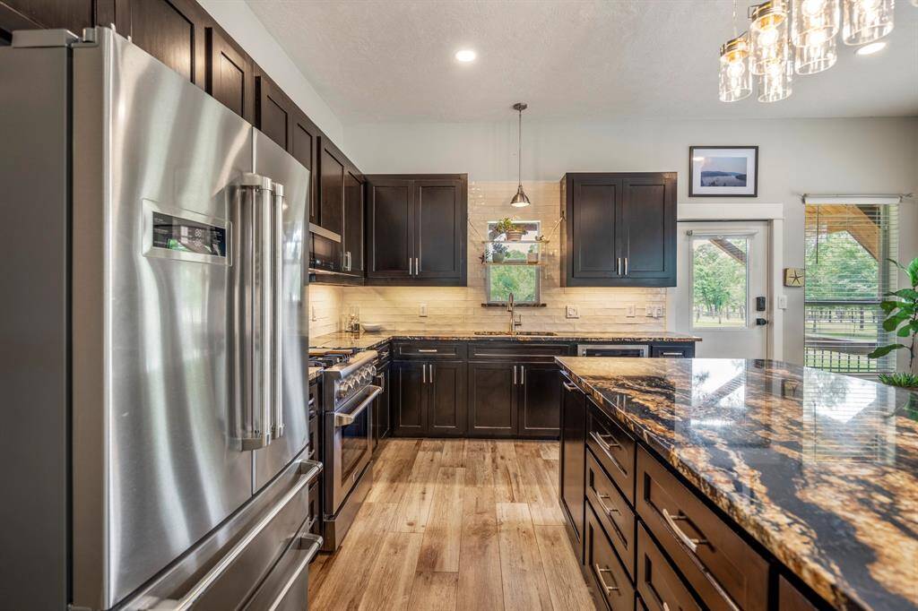Recently updated kitchen backsplash creates a warm and cozy feel in this kitchen.  The appliances are stainless steel and perfect for the modern chef!