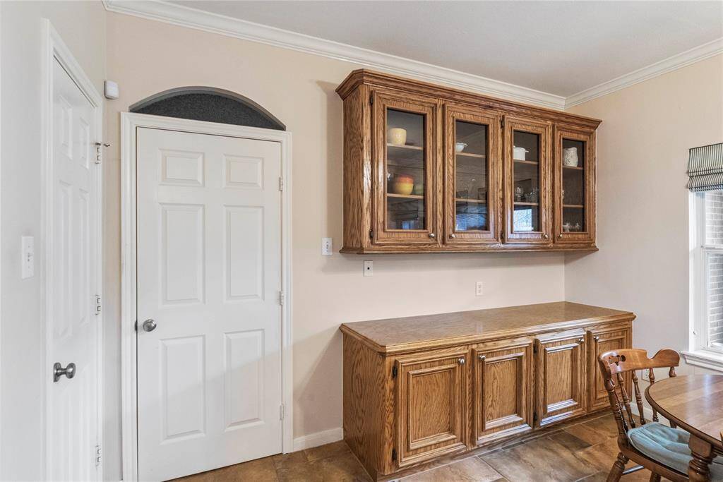 The added cabinetry functions beautifully as a butler’s pantry, offering both style and practical storage for glassware and serving essentials.