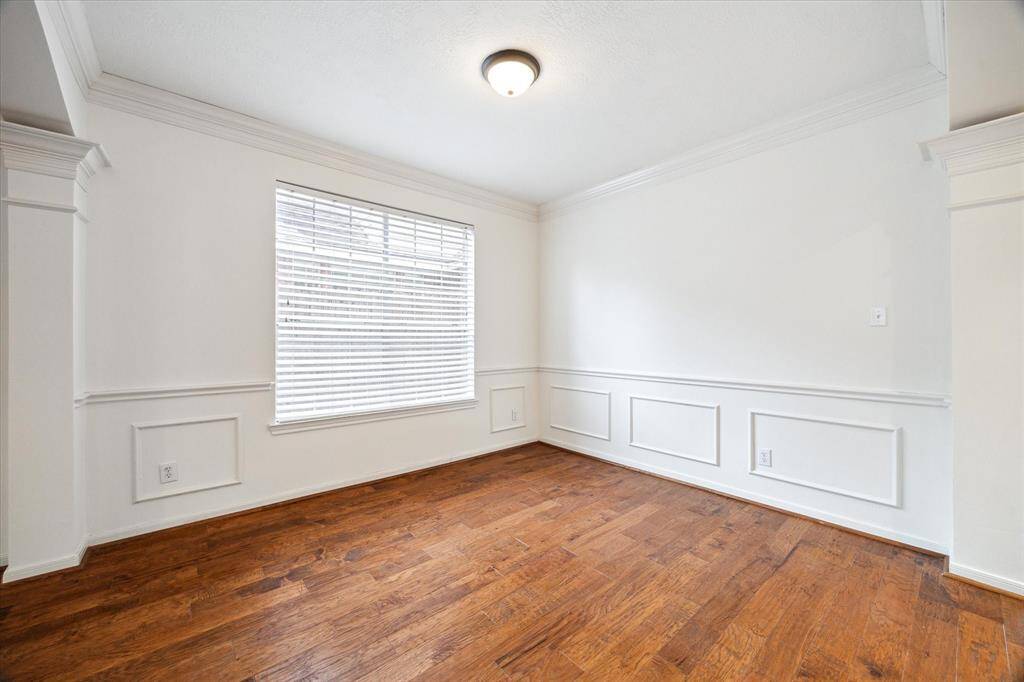 Formal Living or Dining Rooms
