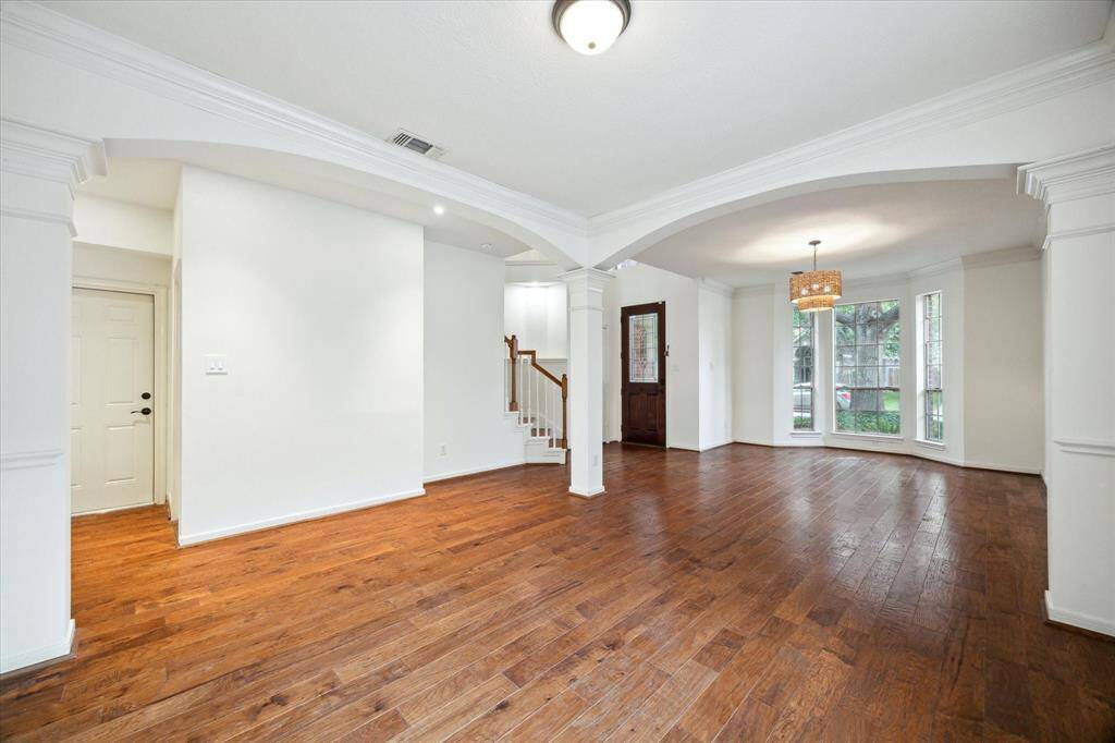 Formal Living or Dining Rooms