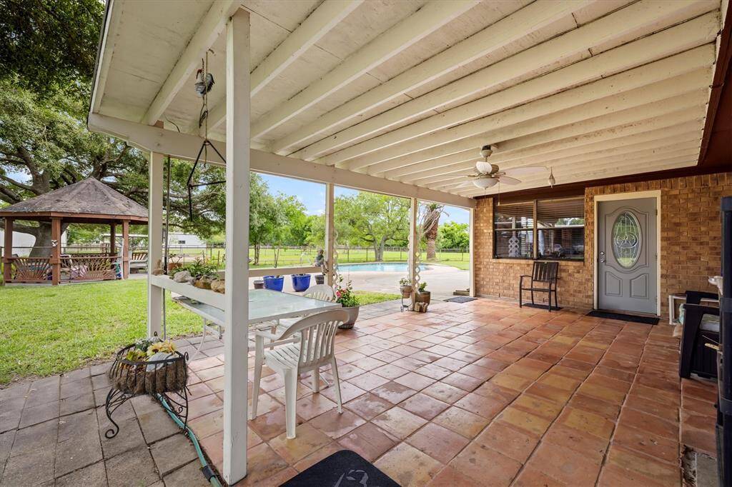 BACK PATIO/BBQ AREA