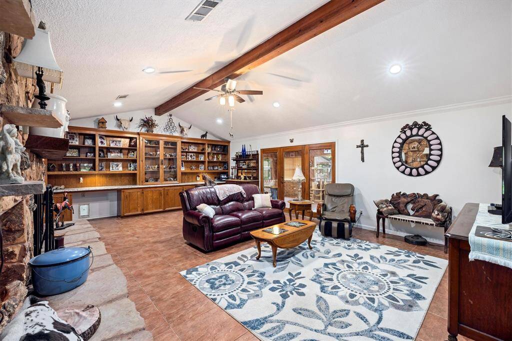 LIVINGROOM
