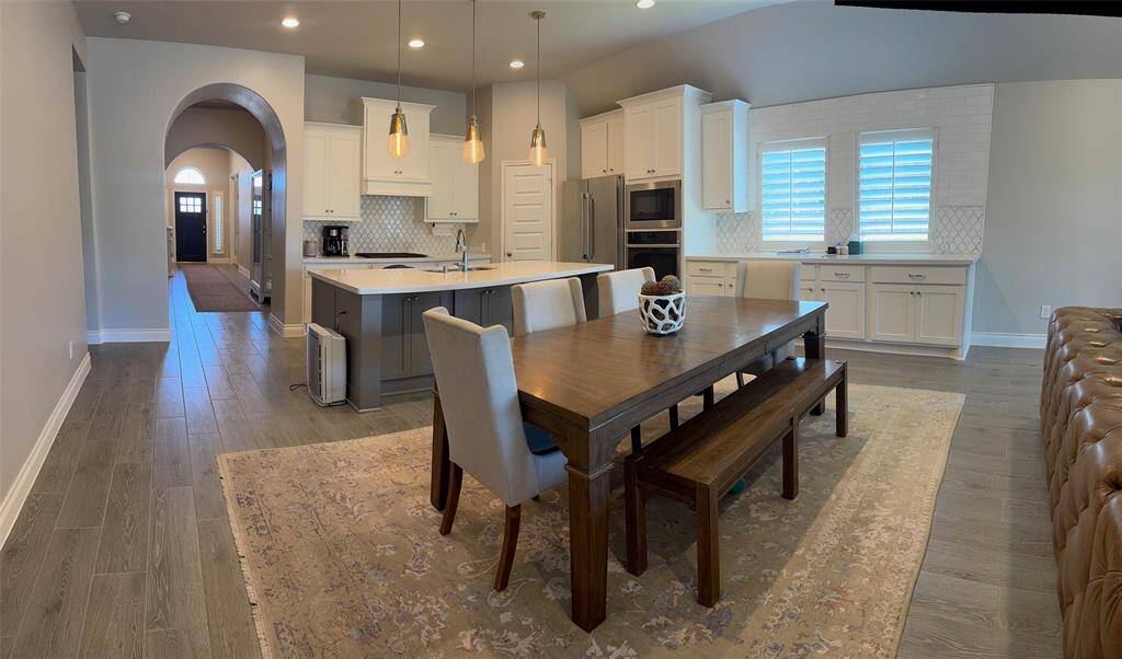 Kitchen & Dinning room