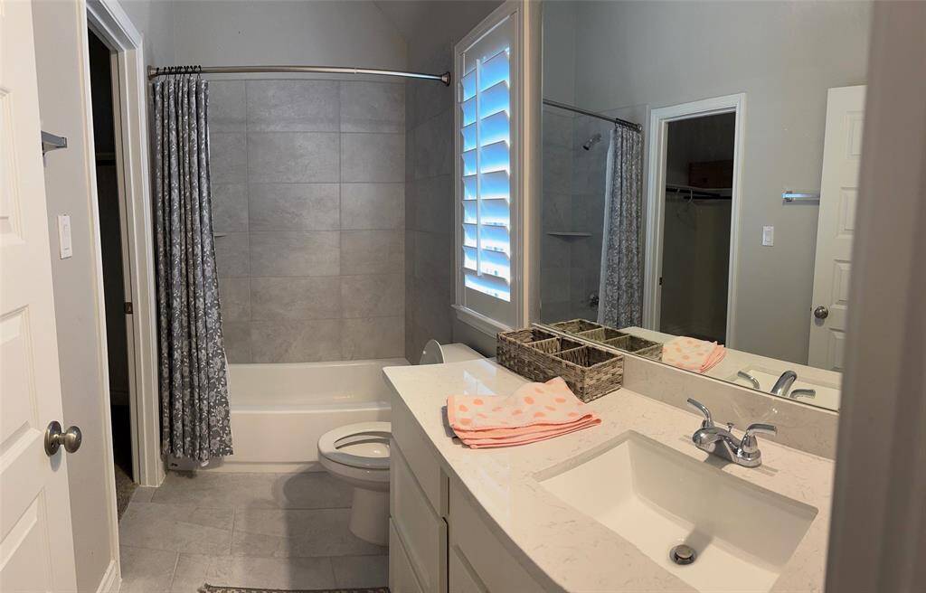 Guest Bedroom full bath