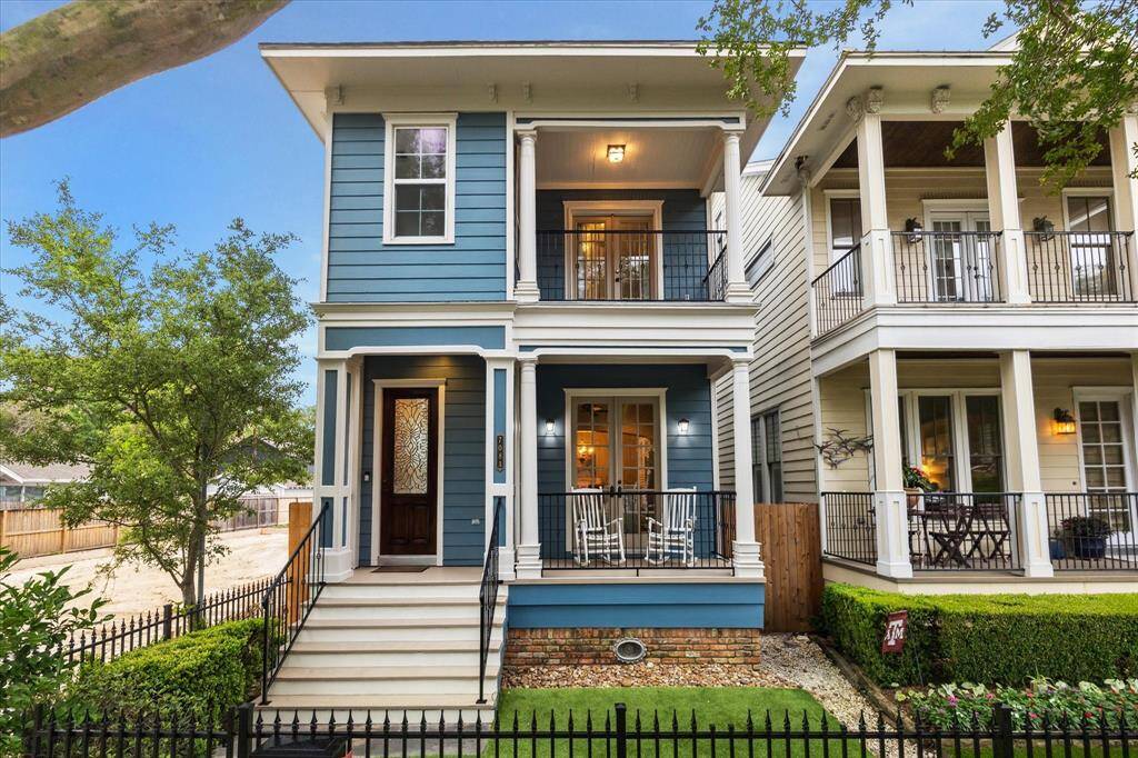 Welcome to 708A E 12th St.! This 3-bedroom, 2.5-bath home in the heart of the Heights is everything you've been looking for.