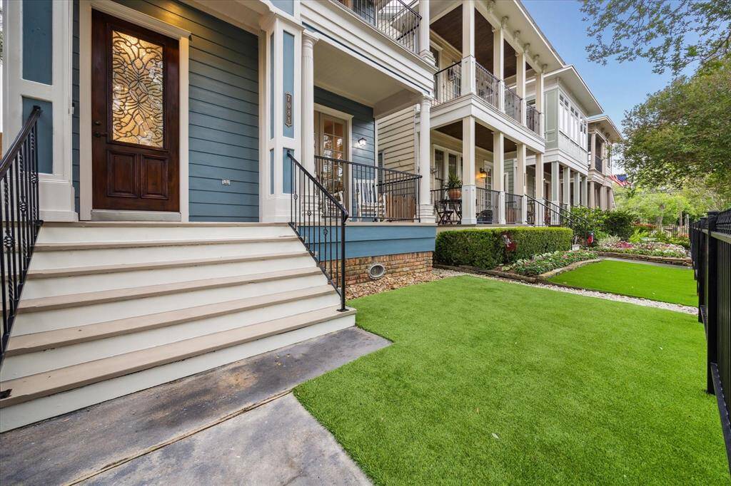 With no dividing gates between the three neighboring homes, this pocket community feels connected and harmonious.
