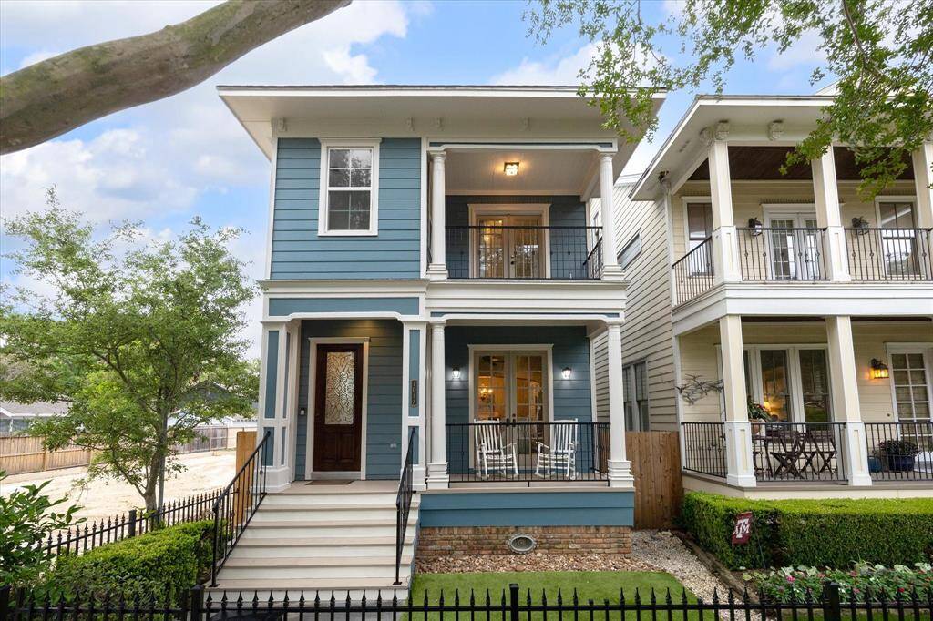 Located within walking distance to numerous restaurants, shops, and parks—and zoned to Harvard Elementary—this home truly has it all!