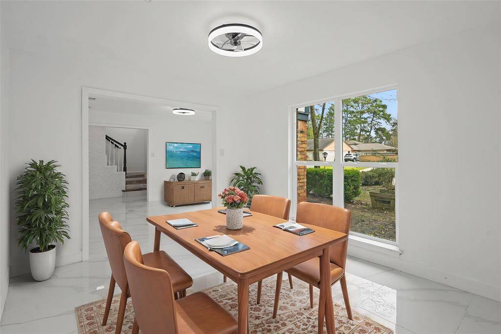 Visually staged dining room