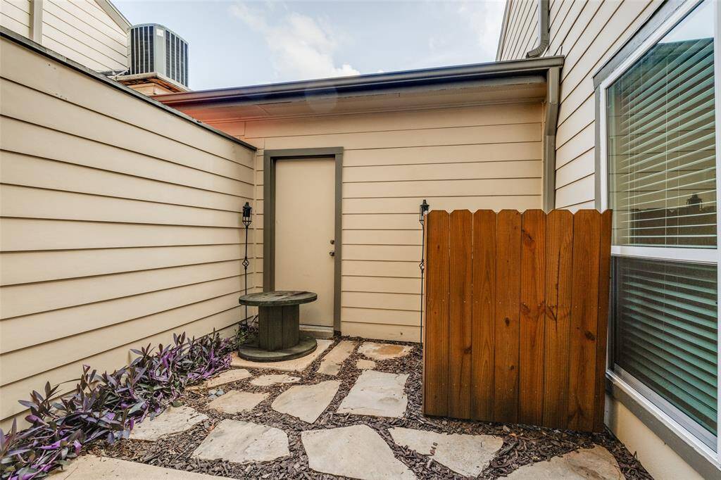 This courtyard provides several benefits, such as enhanced natural light and ventilation, a sense of privacy and tranquility, and a unique outdoor space for relaxation and entertaining. You can improve its visual appeal by adding an herb garden or incorporating your favorite plants.
