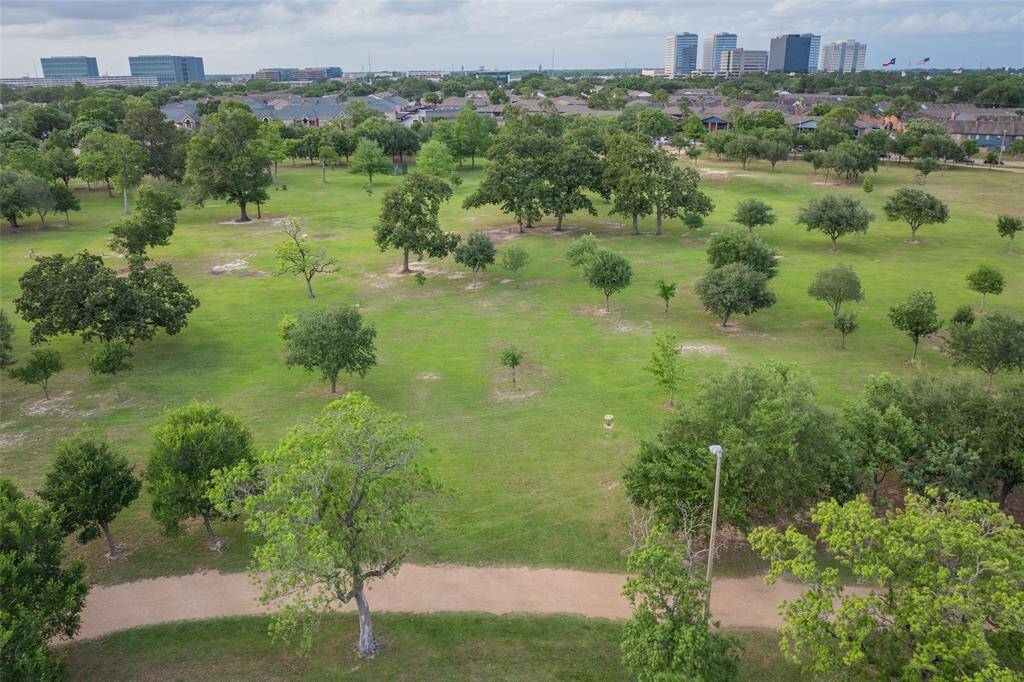 Residents benefit from direct access to a variety of recreational amenities in the nearby Nottingham Park, which features tennis courts, a splash pad, disc golf, and running trails. This combination of activities can foster a strong sense of community and enhance overall well-being.
