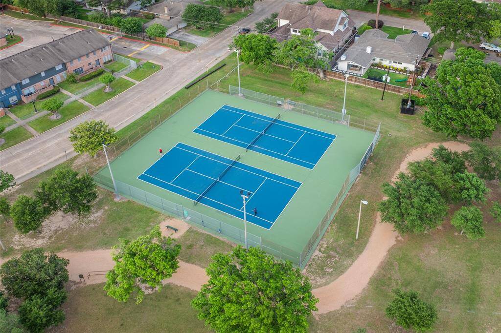 Residents benefit from direct access to a variety of recreational amenities in the nearby Nottingham Park, which features tennis courts, a splash pad, disc golf, and running trails. This combination of activities can foster a strong sense of community and enhance overall well-being.