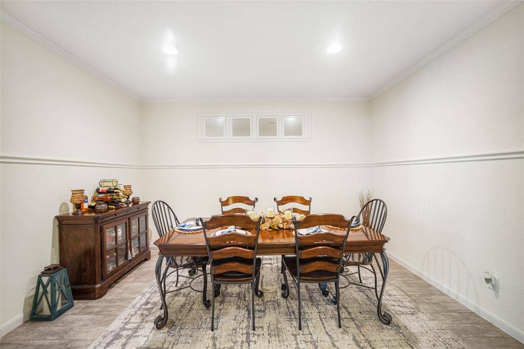 This dining room will welcome your family at holidays!