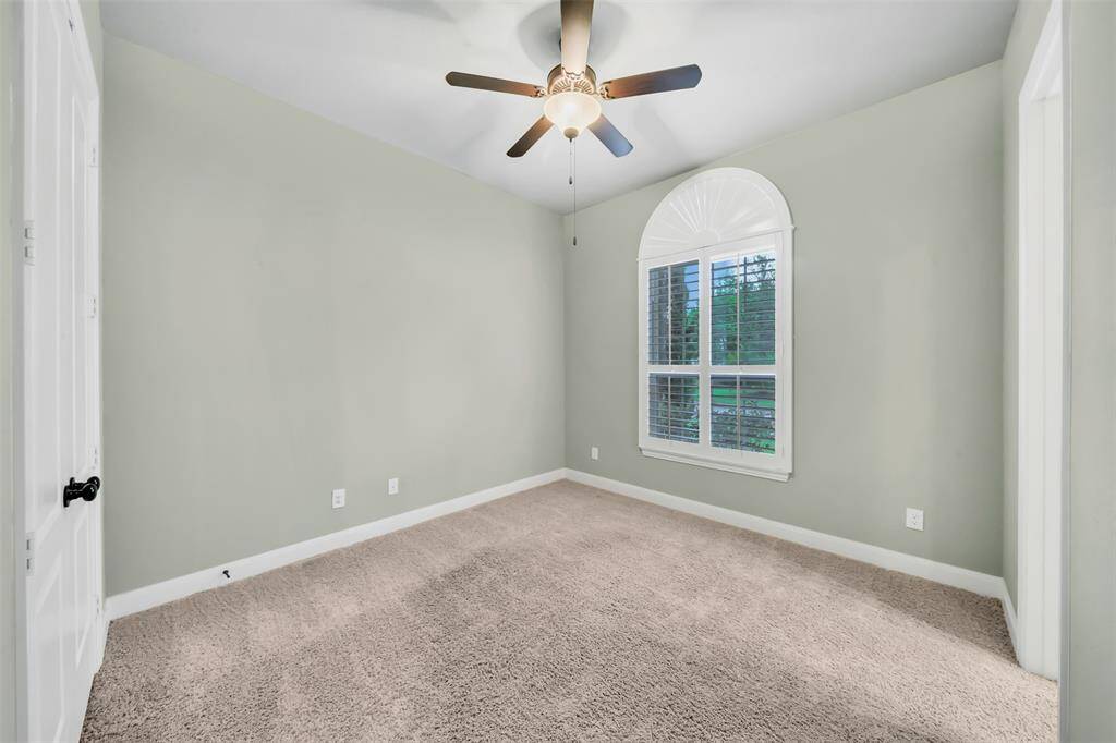 Convenient First-Floor Bedroom, Perfect for Guests or Family