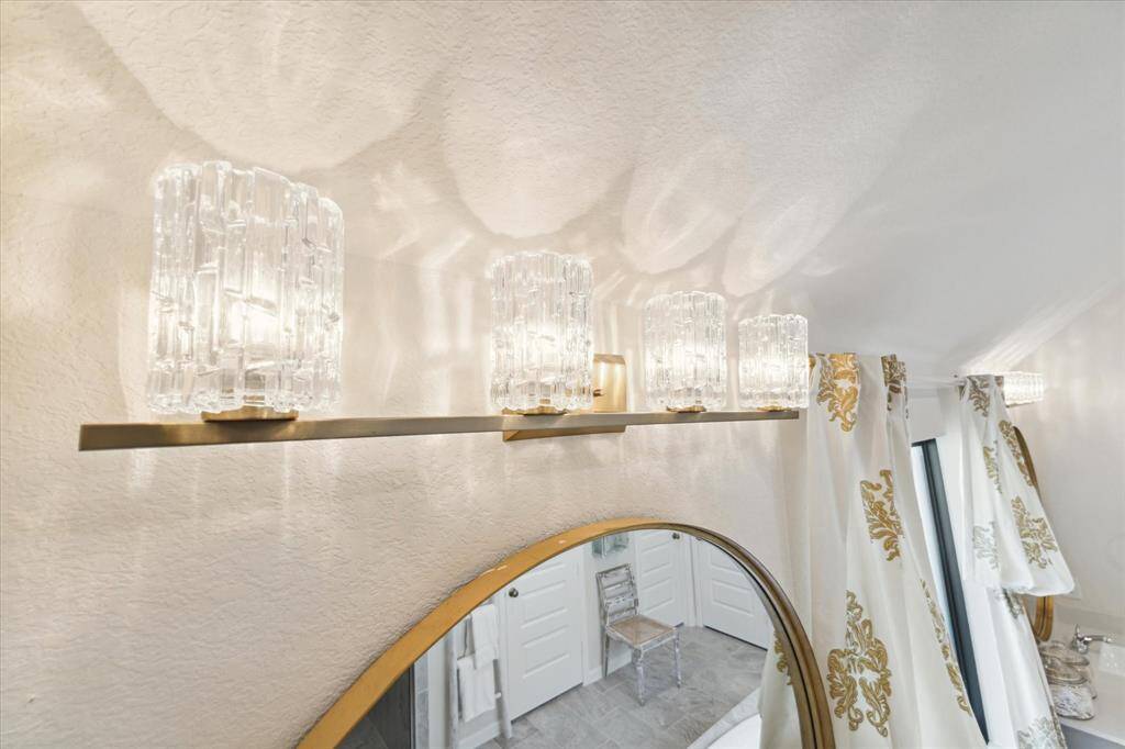 Gorgeous, upgraded vanity lights.