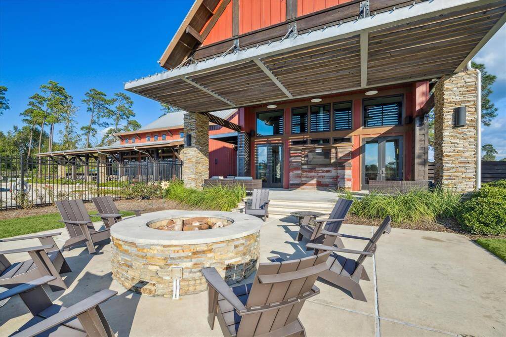 Exceptional resort-style neighborhood amenities await at The Retreat.  The Retreat is a 9,400 sq. ft. clubhouse that sits on 7.5 acres.