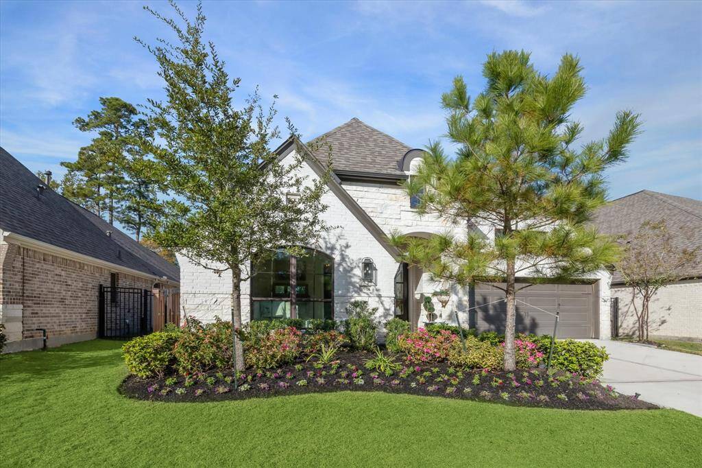 7918 Silver Grove – Where you’ll enjoy a fantastic home to live in nestled in a vibrant community!