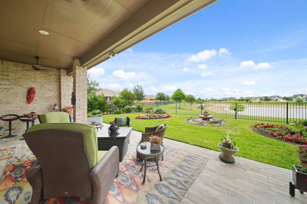 Beautiful views, backyard water feature, shaded seating, this backyard is the oasis you've been waiting for.