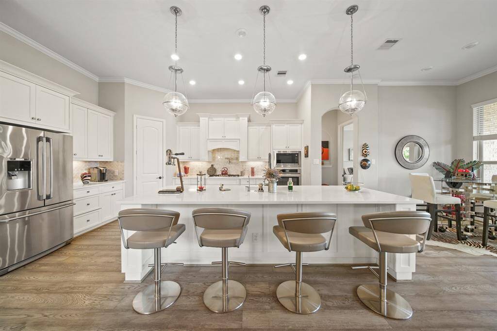 When you're looking for a kitchen with storage options this kitchen offers it.