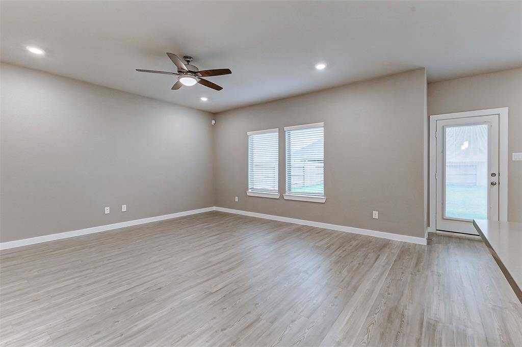 Flooded with natural light, this open concept living space offers the perfect neutral backdrop for your personal style. Recessed lighting and a modern ceiling fan enhance everyday comfort.