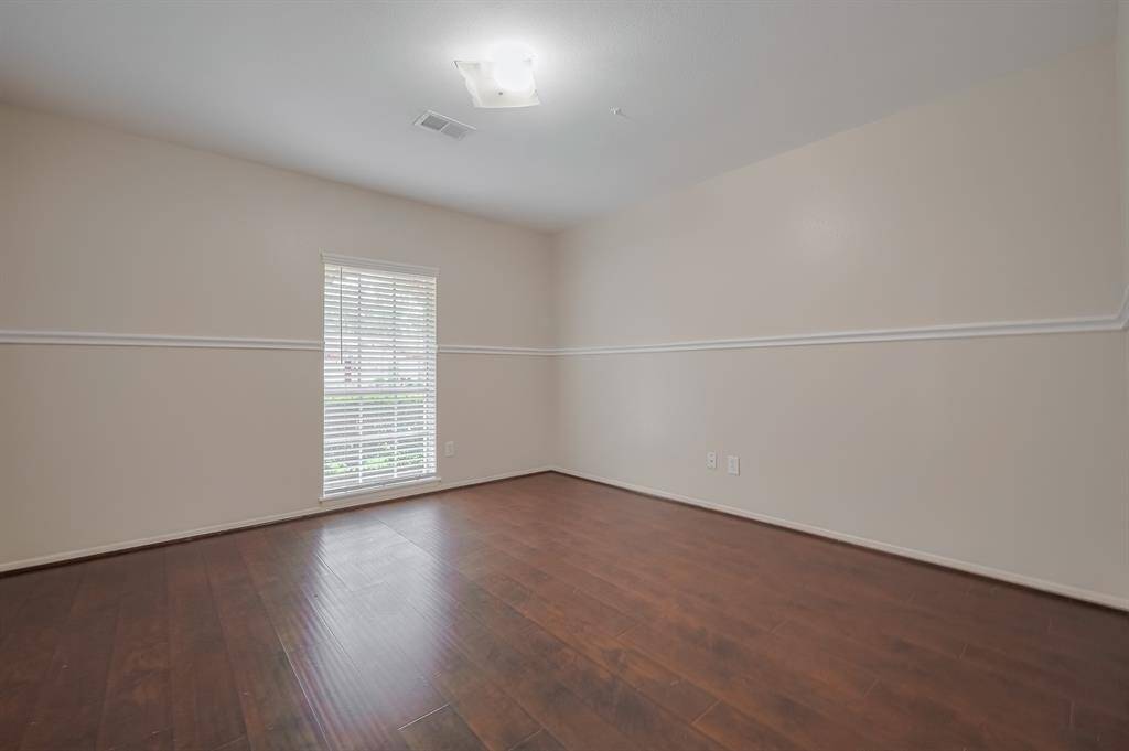 View of the secondary bedroom. A functional and flexible layout.