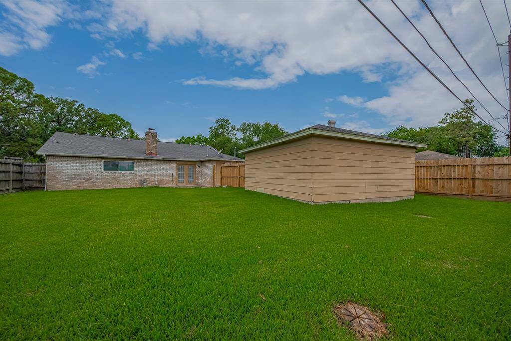 Full view of the open backyard. Perfect for social gatherings.