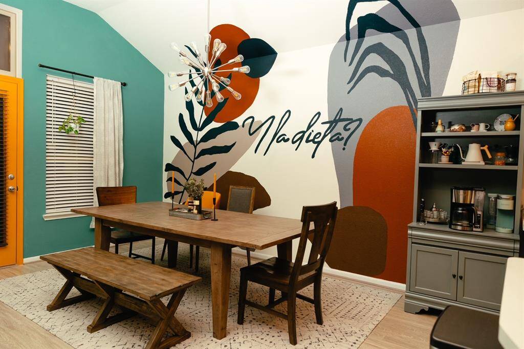 Breakfast room adjacent to the kitchen.