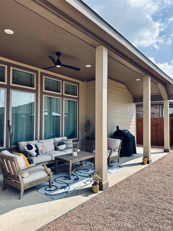 Covered patio is the lenrth of the house