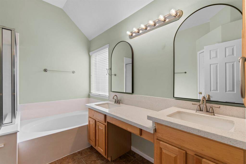 Primary En-Suite Bathroom