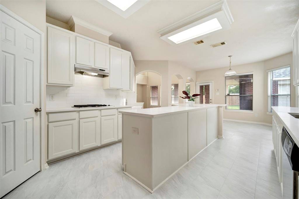 Designed for connection—this kitchen brings everyone together for life’s everyday moments and special occasions.