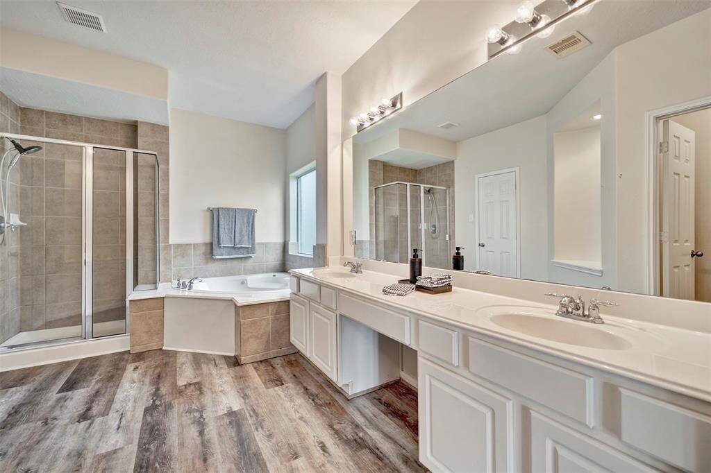 A clean and calming start to your mornings. And just as relaxing at night.
