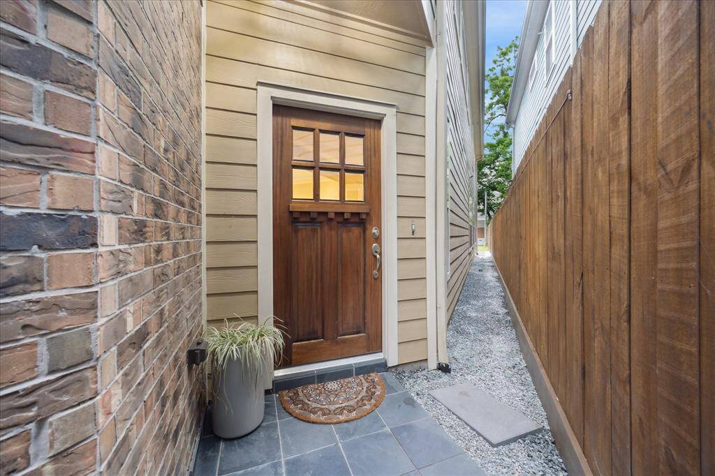 Beyond the pedestrian gate is a welcoming courtyard entrance to your new home sweet home. A very pretty first impression!