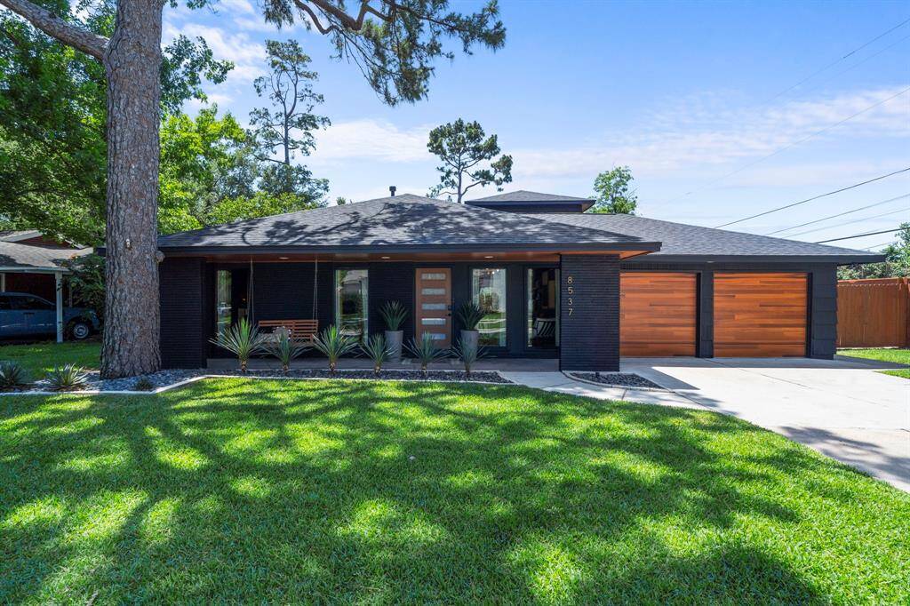 Panatella day shot.  Double wide driveway.