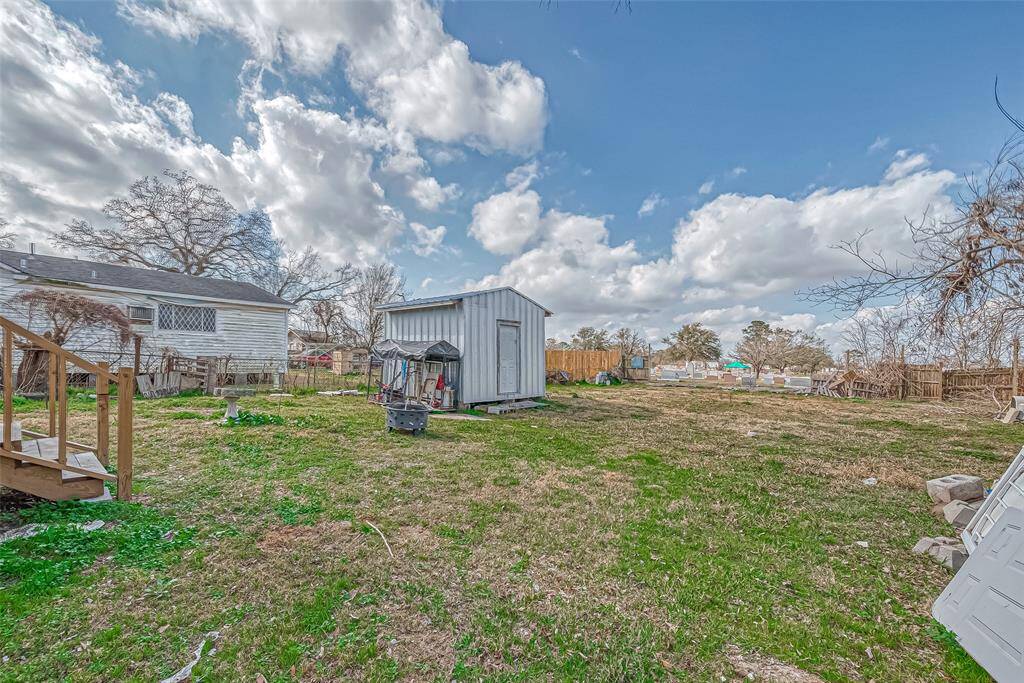 Large lot. No living back neighbors! Peaceful.