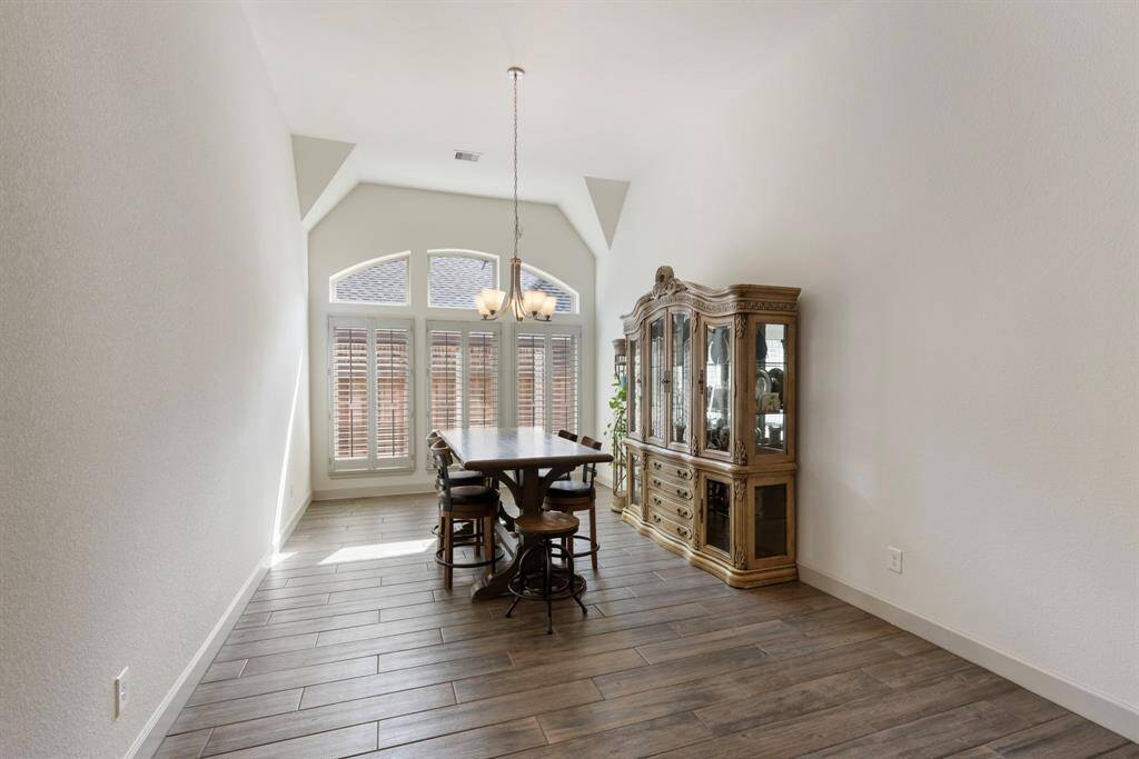 Oversized Dining Room