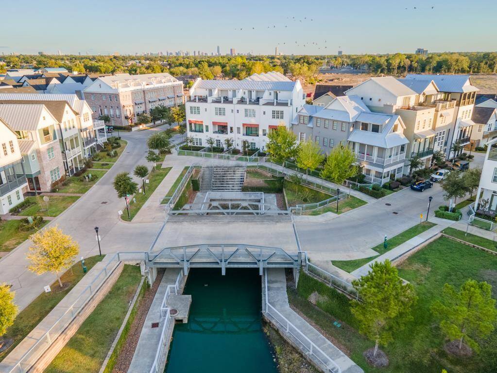 Discover the charm of Kolbe Farms with its beautiful community lake and inviting walking trails, ideal for relaxation and recreation.