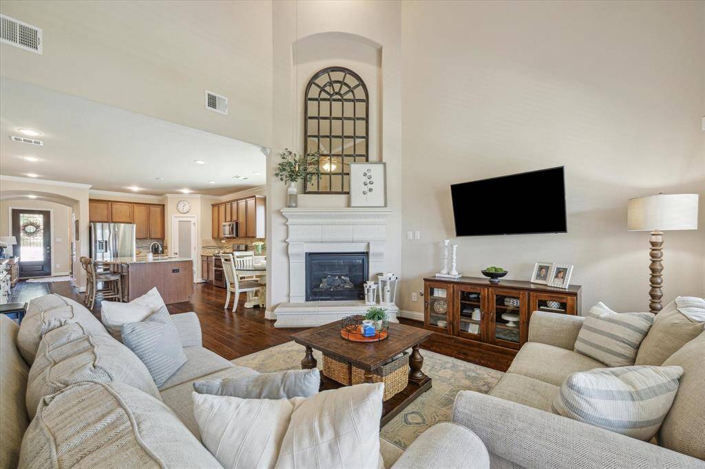 This open plan from living/kitchen area is spacious with the layout and provides excellent flow from room to room.