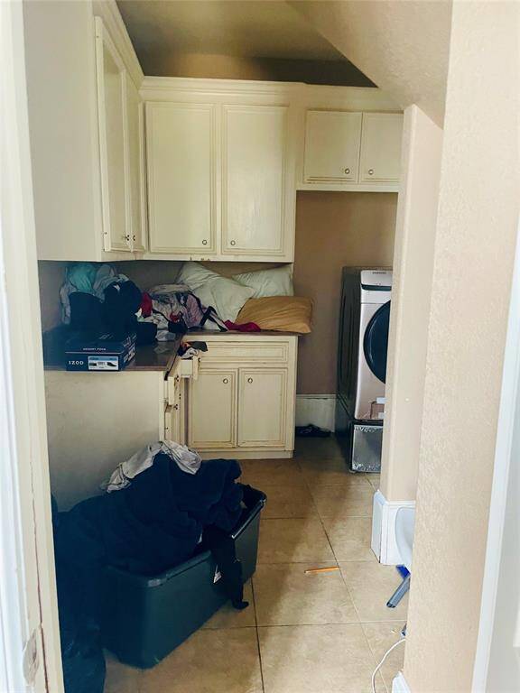 Mud room on the 1st floor