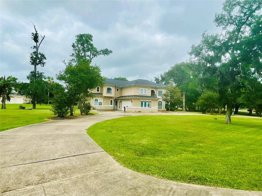 Circular drive. View of the front of the home