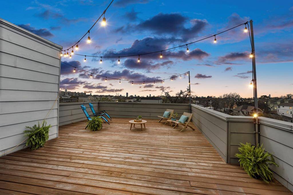 Welcome to your Rooftop Retreat at 910 W 19th Street, Unit A! Intimate rooftop setting with views of downtown perfect for private parties or quiet evenings.
