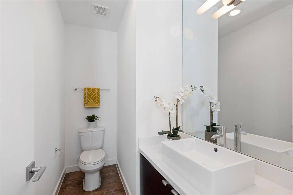 2nd floor powder room
