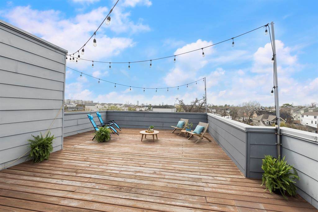 Imagine the gatherings and enjoyment of this unique and private outdoor space.