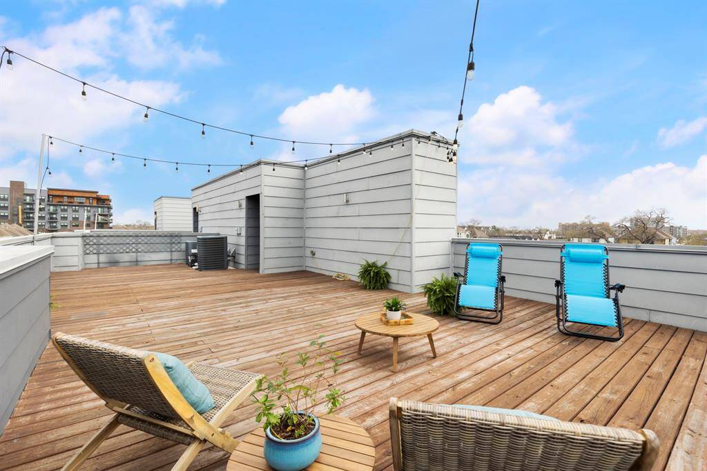 So peaceful, perfect for a daily escape and large enough to host a crowd