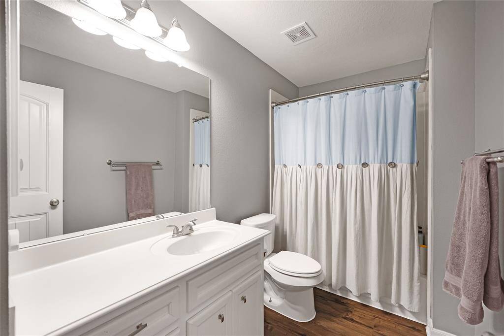 Full guest bath