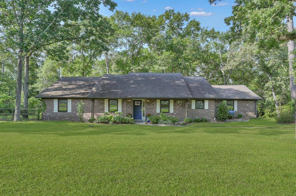 Stylish, spacious, and situated on 2.02 acres—914 Rustic Oaks has it all.