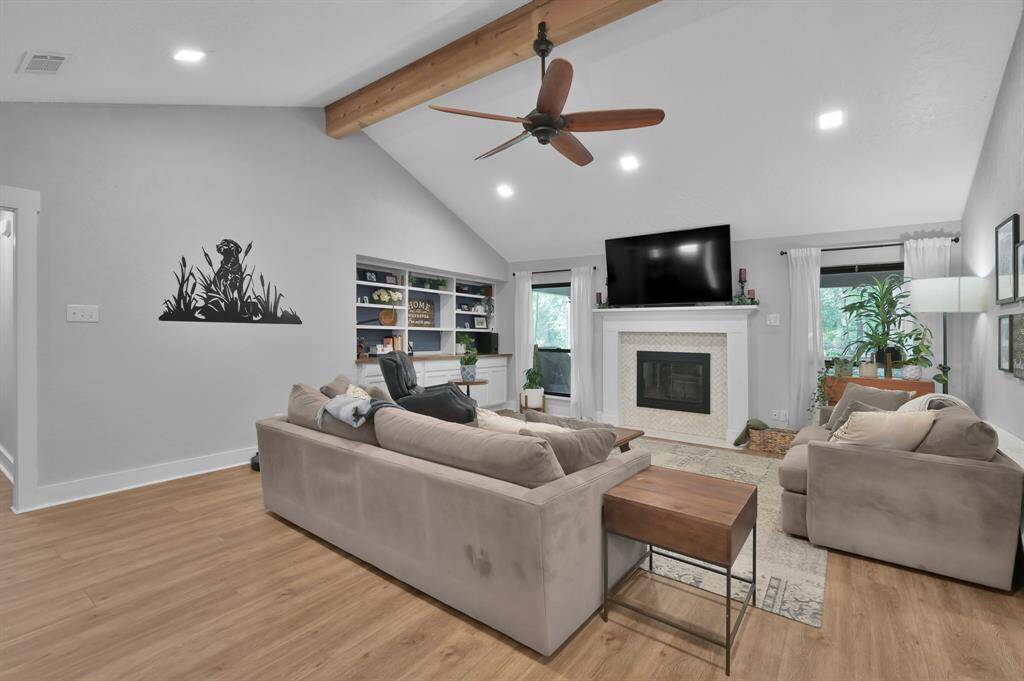 High ceilings and built in shelves maximize this comfortable living space. Exterior doors, windows, blinds and trim were updated in 2021.