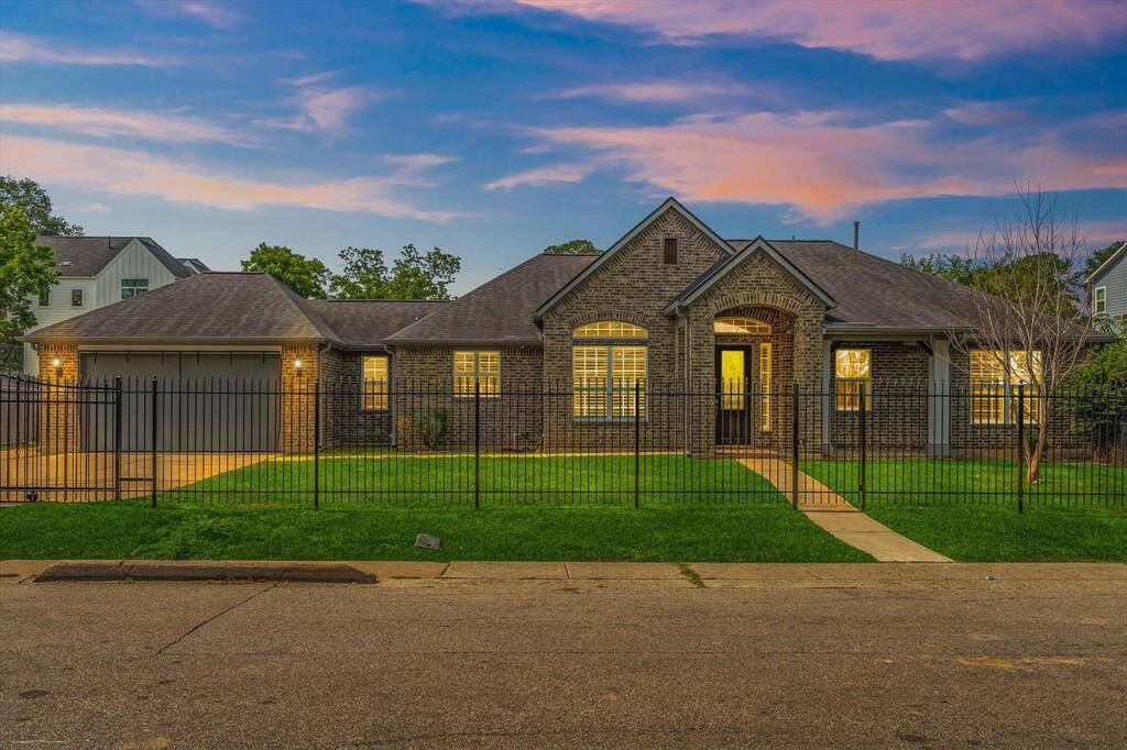 Welcome home to your fully fenced and gated sanctuary.