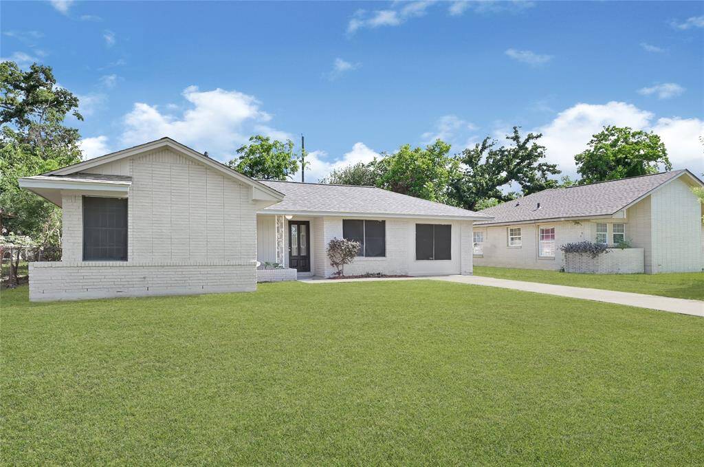 This home features a well-maintained lawn and mature trees, offering a welcoming and serene atmosphere.