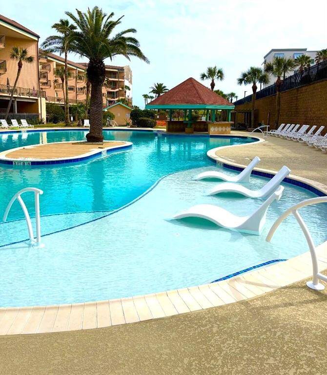 There's lot of ways to enjoy summer at Maravilla!