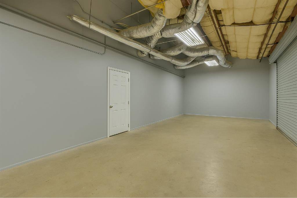 Pictures have been virtually modified to remove furniture and decor.